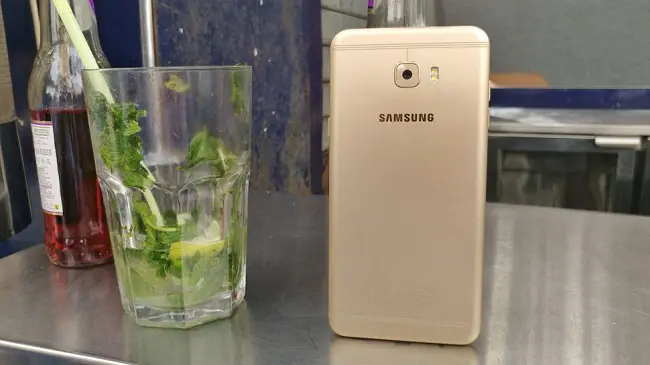 بررسی گلکسی C7 Pro بررسی گلکسی C7 Pro